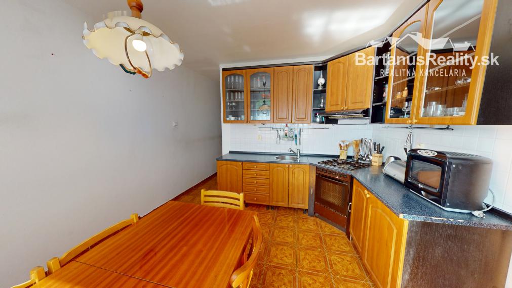 BartanusReality - Na predaj 3-izbový byt priamo v centre mesta Trenčín, ulica Horný Šianec.