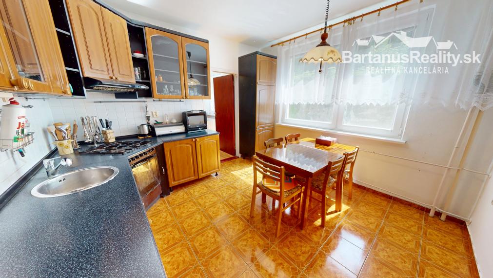 BartanusReality - Na predaj 3-izbový byt priamo v centre mesta Trenčín, ulica Horný Šianec.