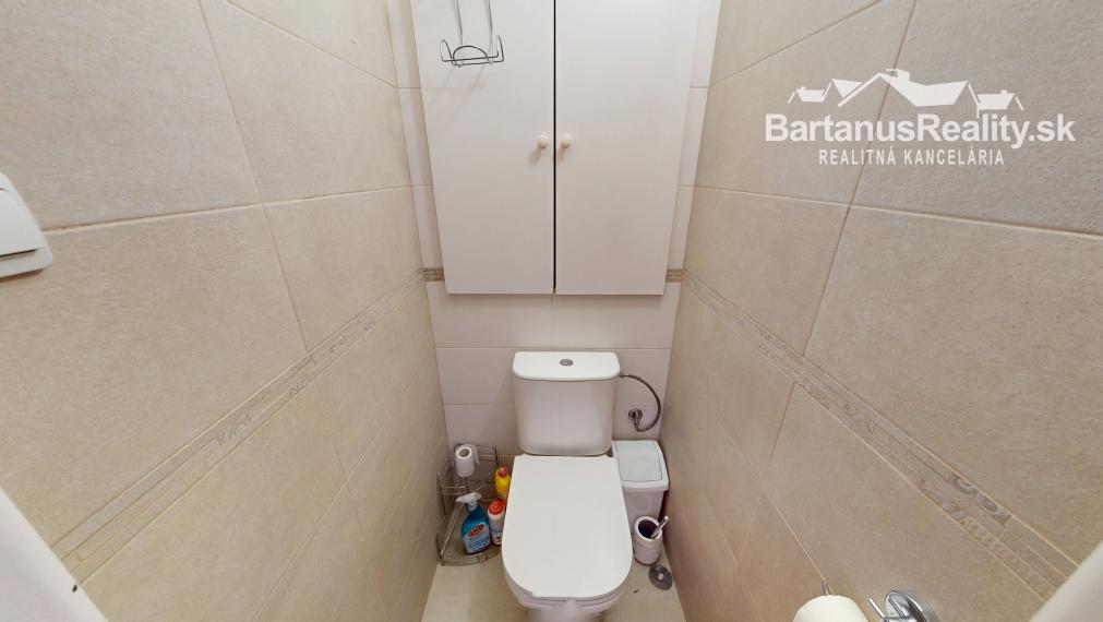 BartanusReality - Na predaj 3-izbový byt priamo v centre mesta Trenčín, ulica Horný Šianec.