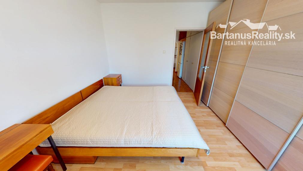 BartanusReality - Na predaj 3-izbový byt priamo v centre mesta Trenčín, ulica Horný Šianec.