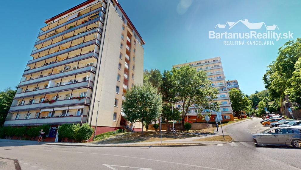 BartanusReality - Na predaj 3-izbový byt priamo v centre mesta Trenčín, ulica Horný Šianec.