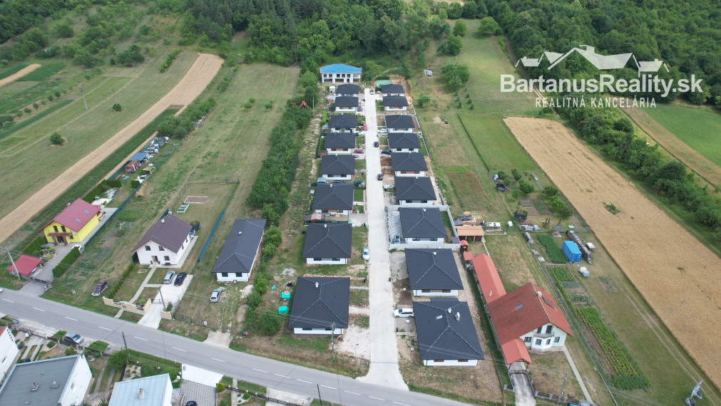 BartanusReality - Na predaj exkluzívna, rozmerná vila v obci Mikušovce pri Ilave.