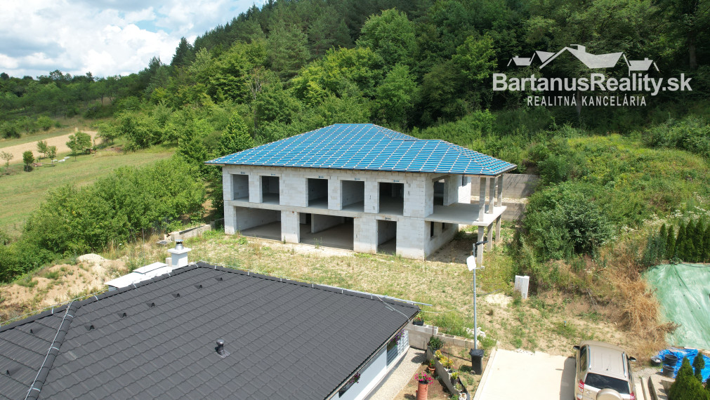 BartanusReality - Na predaj exkluzívna, rozmerná vila v obci Mikušovce pri Ilave.