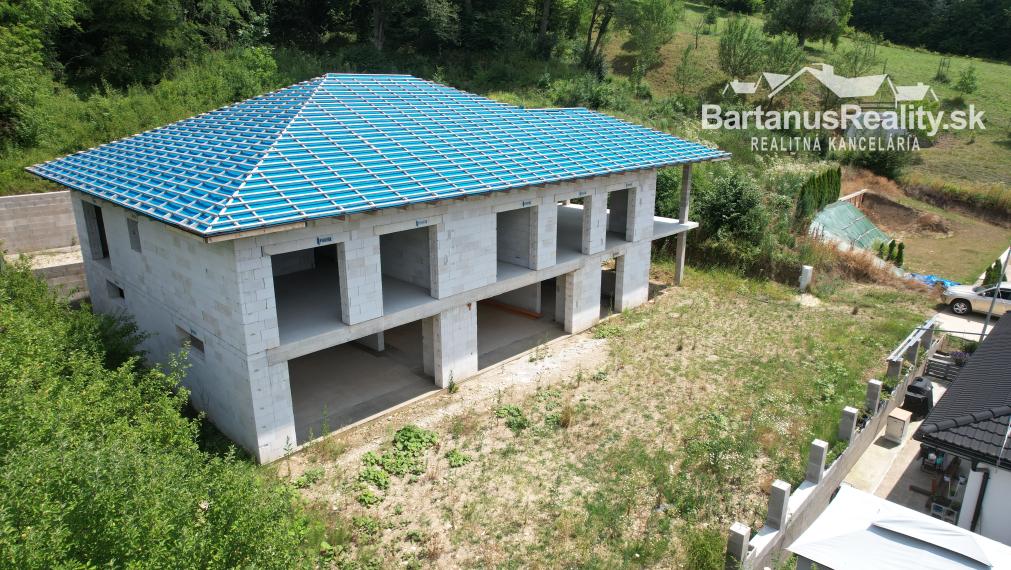 BartanusReality - Na predaj exkluzívna, rozmerná vila v obci Mikušovce pri Ilave.