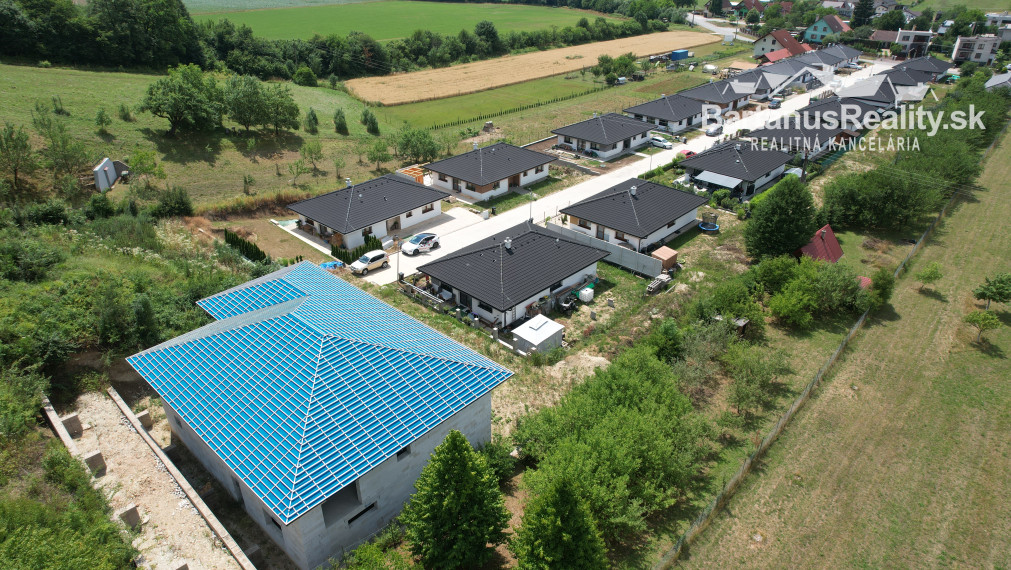 BartanusReality - Na predaj exkluzívna, rozmerná vila v obci Mikušovce pri Ilave.