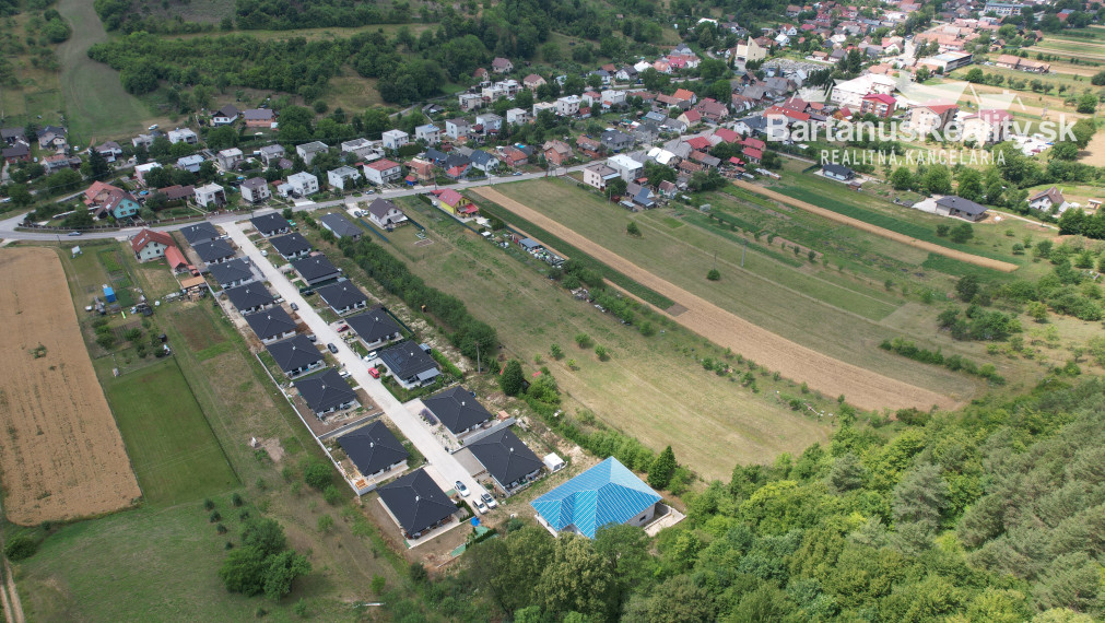 BartanusReality - Na predaj exkluzívna, rozmerná vila v obci Mikušovce pri Ilave.