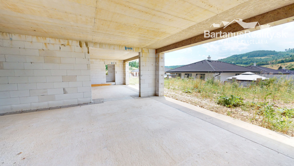 BartanusReality - Na predaj exkluzívna, rozmerná vila v obci Mikušovce pri Ilave.