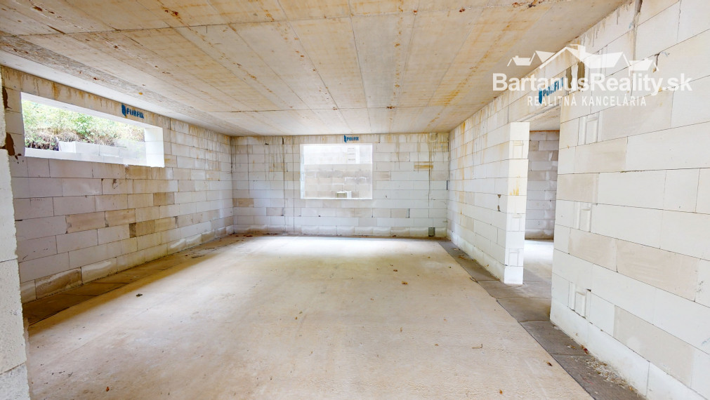 BartanusReality - Na predaj exkluzívna, rozmerná vila v obci Mikušovce pri Ilave.