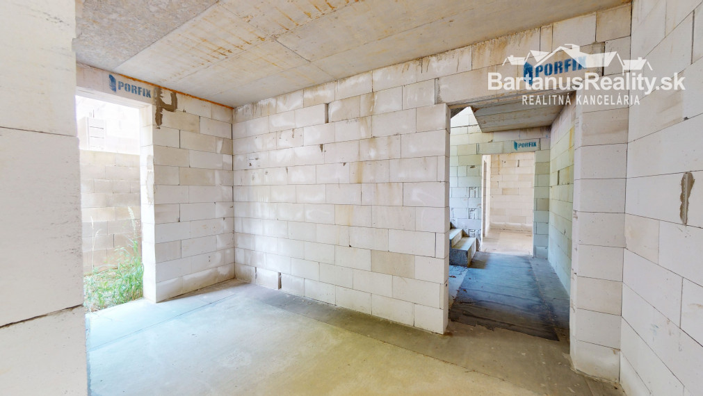 BartanusReality - Na predaj exkluzívna, rozmerná vila v obci Mikušovce pri Ilave.