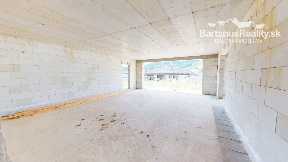 BartanusReality - Na predaj exkluzívna, rozmerná vila v obci Mikušovce pri Ilave.