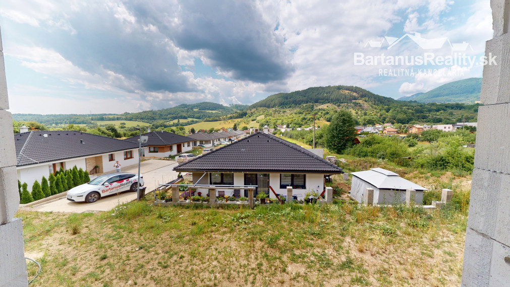 BartanusReality - Na predaj exkluzívna, rozmerná vila v obci Mikušovce pri Ilave.