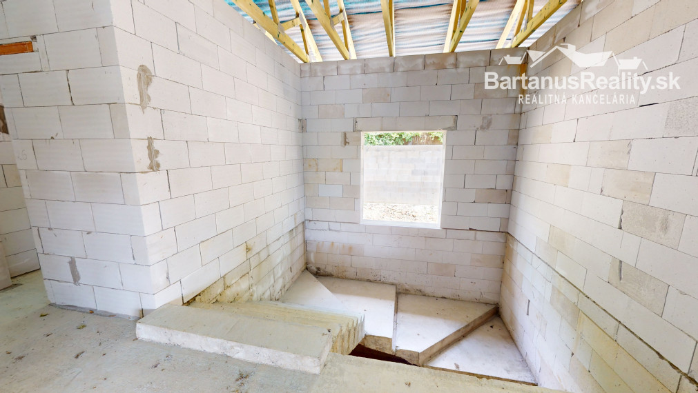 BartanusReality - Na predaj exkluzívna, rozmerná vila v obci Mikušovce pri Ilave.