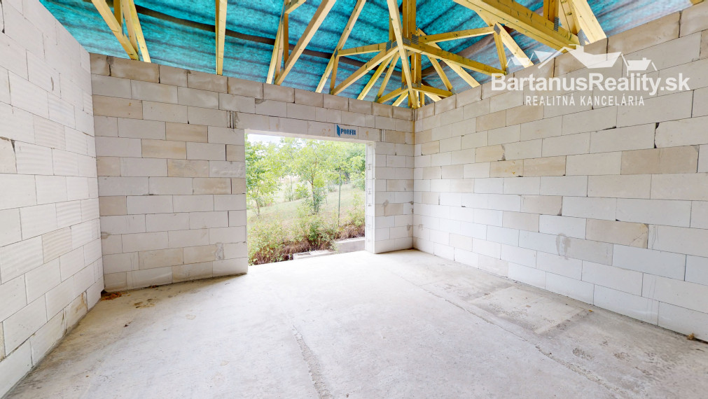 BartanusReality - Na predaj exkluzívna, rozmerná vila v obci Mikušovce pri Ilave.