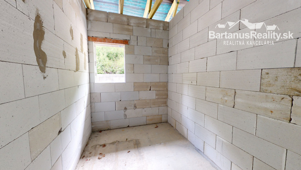 BartanusReality - Na predaj exkluzívna, rozmerná vila v obci Mikušovce pri Ilave.