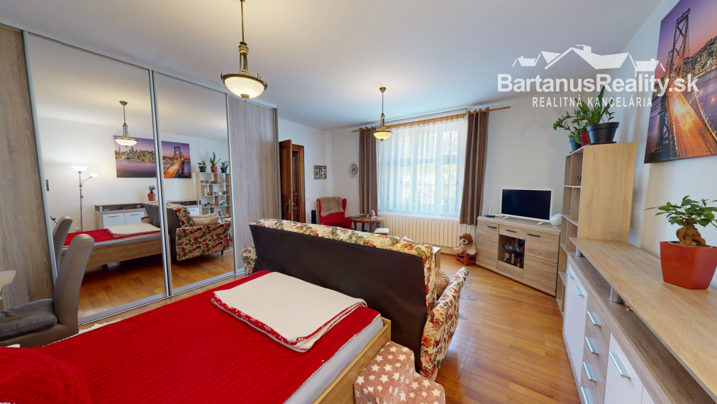BartanusReality - Na predaj 1-izbový byt s vlastným kúrením a parkoviskom v Trenčíne na ul. M.R.Štefánika.