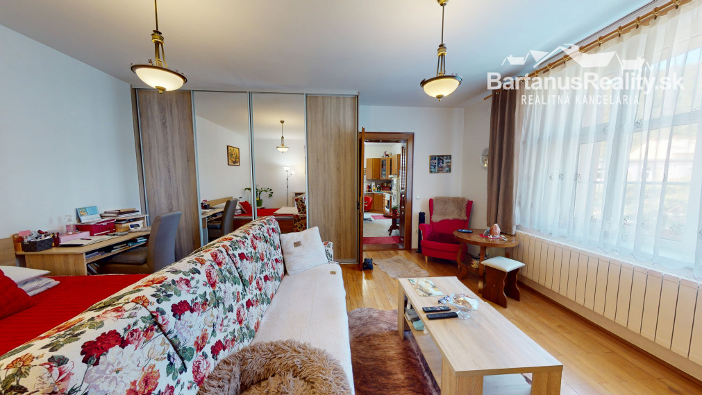 BartanusReality - Na predaj 1-izbový byt s vlastným kúrením a parkoviskom v Trenčíne na ul. M.R.Štefánika.