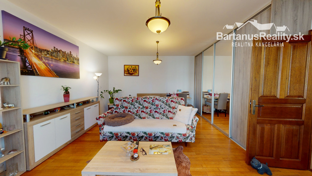 BartanusReality - Na predaj 1-izbový byt s vlastným kúrením a parkoviskom v Trenčíne na ul. M.R.Štefánika.