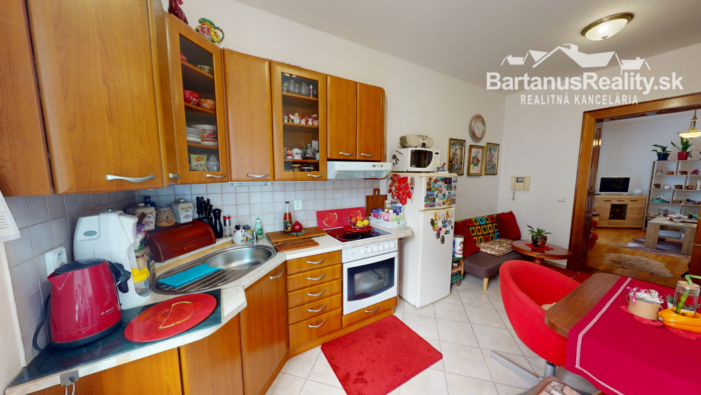 BartanusReality - Na predaj 1-izbový byt s vlastným kúrením a parkoviskom v Trenčíne na ul. M.R.Štefánika.