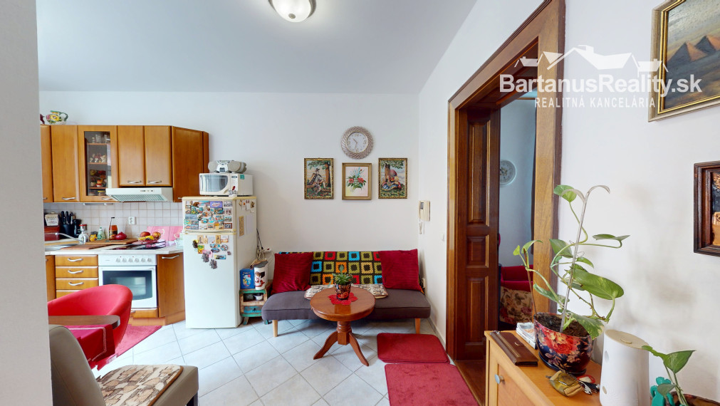 BartanusReality - Na predaj 1-izbový byt s vlastným kúrením a parkoviskom v Trenčíne na ul. M.R.Štefánika.