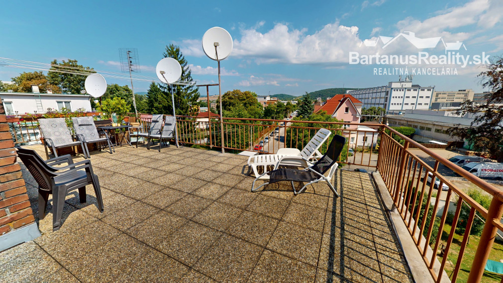 BartanusReality - Na predaj 1-izbový byt s vlastným kúrením a parkoviskom v Trenčíne na ul. M.R.Štefánika.