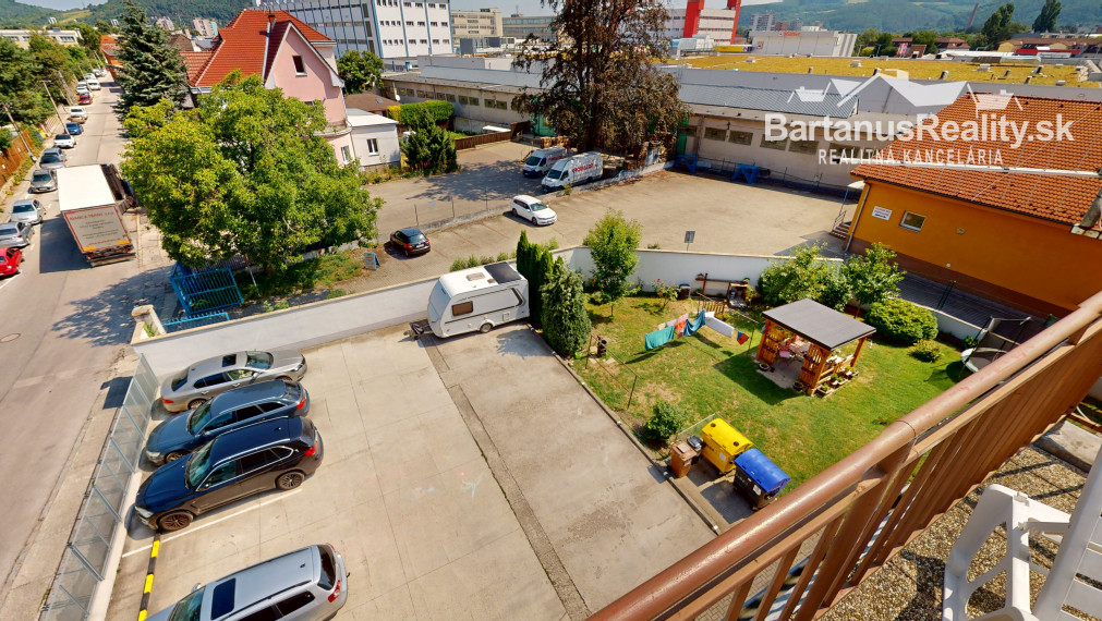 BartanusReality - Na predaj 1-izbový byt s vlastným kúrením a parkoviskom v Trenčíne na ul. M.R.Štefánika.