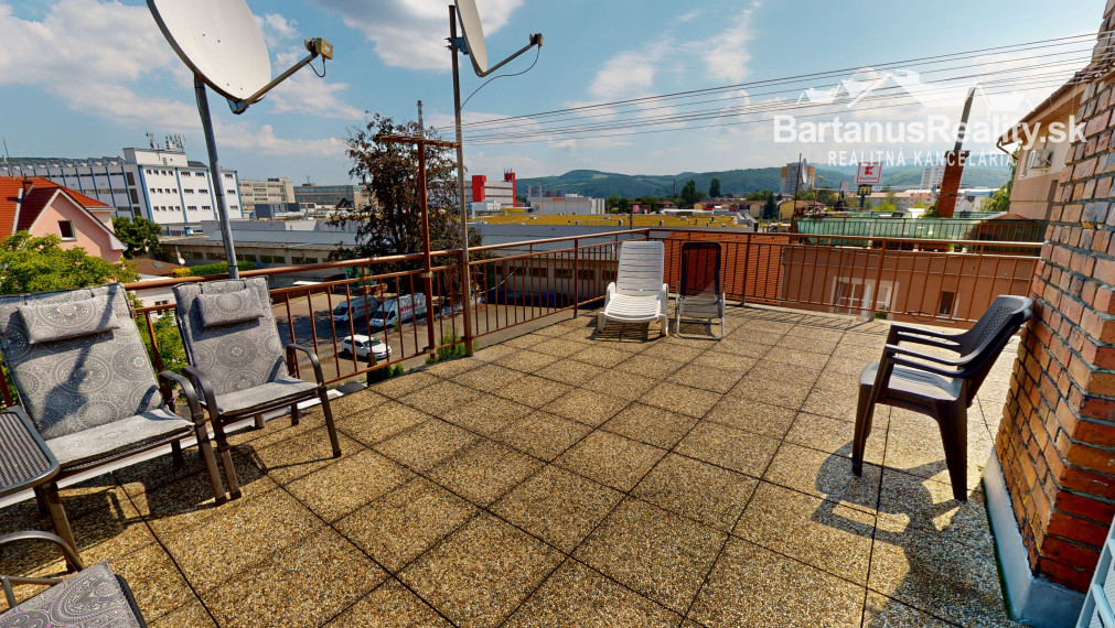 BartanusReality - Na predaj 1-izbový byt s vlastným kúrením a parkoviskom v Trenčíne na ul. M.R.Štefánika.