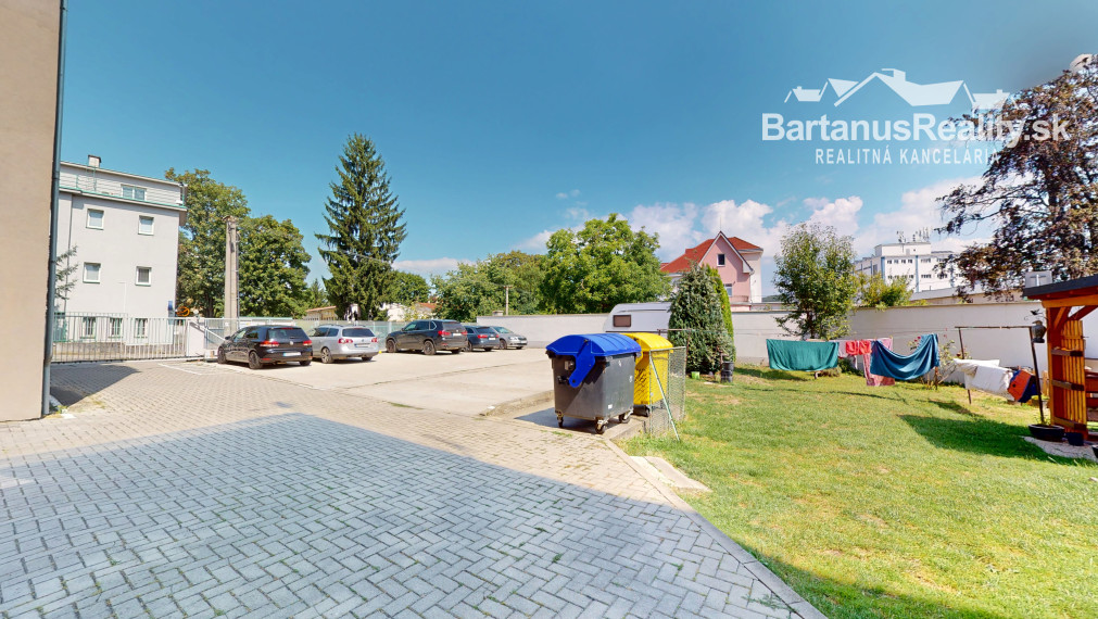 BartanusReality - Na predaj 1-izbový byt s vlastným kúrením a parkoviskom v Trenčíne na ul. M.R.Štefánika.