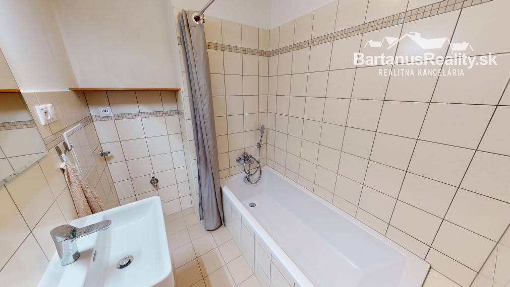 BartanusReality - !!!!! REZERVOVANÝ !!!!!  2-izbový byt v Trenčíne na ul. 28.októbra.