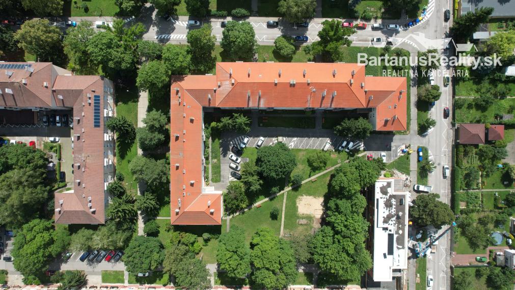 BartanusReality - !!!!! REZERVOVANÝ !!!!!  2-izbový byt v Trenčíne na ul. 28.októbra.