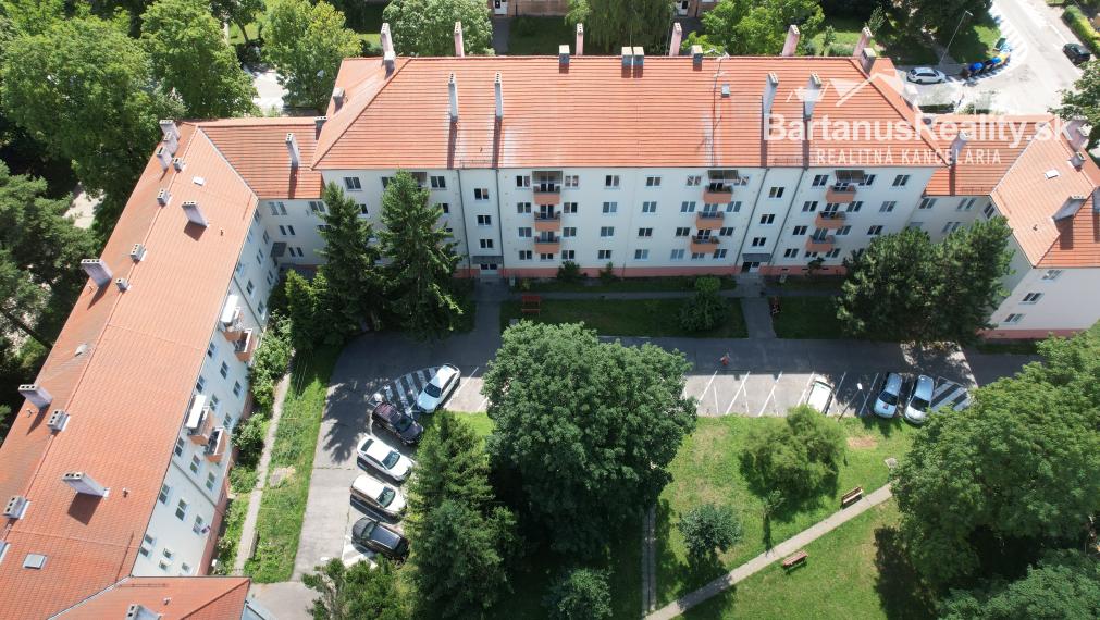 BartanusReality - !!!!! REZERVOVANÝ !!!!!  2-izbový byt v Trenčíne na ul. 28.októbra.