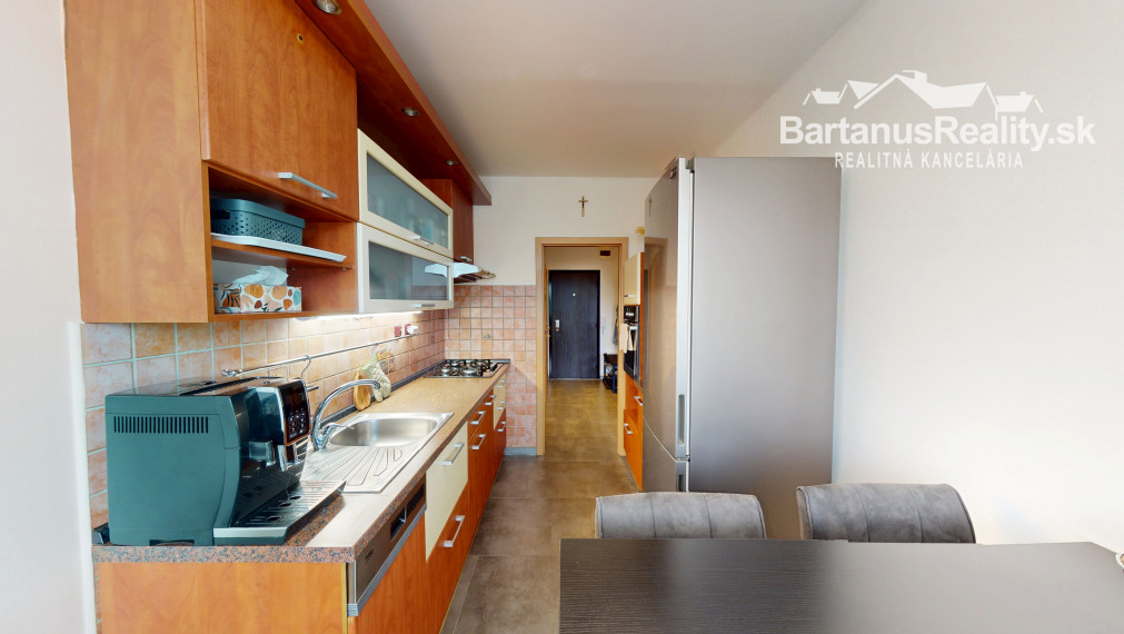 BartanusReality - !!!!! REZERVOVANÝ !!!!!  zrekonštruovaný 4 izbový byt v Trenčíne, Žilinská ulica.