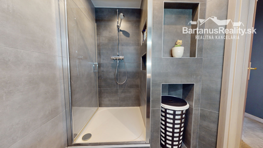 BartanusReality - !!!!! REZERVOVANÝ !!!!!  zrekonštruovaný 4 izbový byt v Trenčíne, Žilinská ulica.