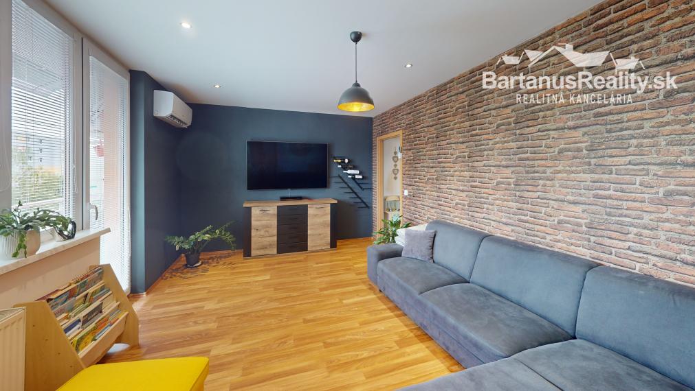 BartanusReality - !!!!! REZERVOVANÝ !!!!!  zrekonštruovaný 4 izbový byt v Trenčíne, Žilinská ulica.