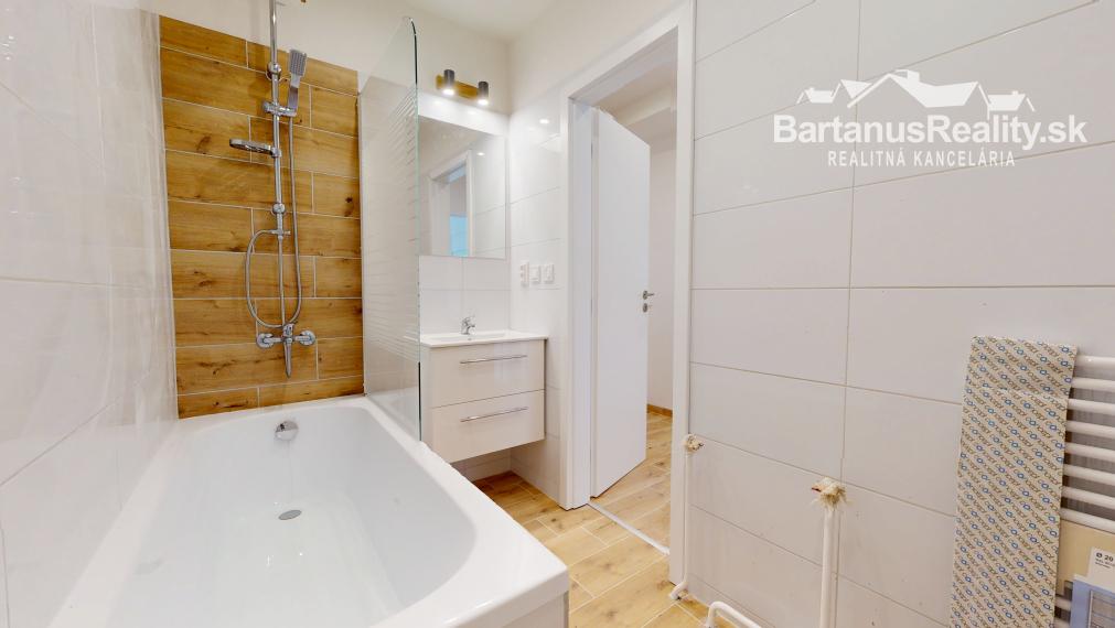 BartanusReality - Na predaj kompletne zrekoštruovaný 3 izbový byt v Novej Dubnici, P.O. Hviezdoslava.