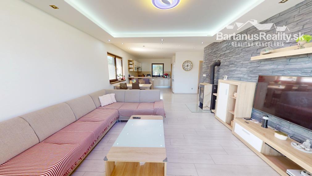 Na predaj novostavba rozmerného, 4 izbového rodinného domu s garážou v obci Trenčianske Mitice, časť Zemianske Mitice.