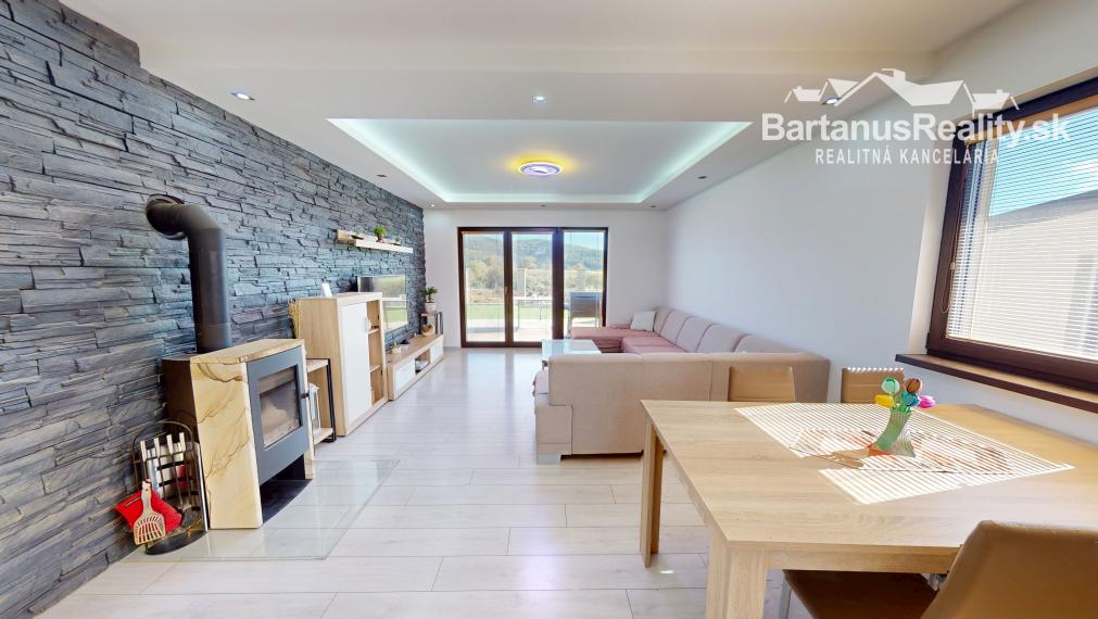 Na predaj novostavba rozmerného, 4 izbového rodinného domu s garážou v obci Trenčianske Mitice, časť Zemianske Mitice.