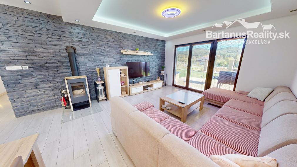 Na predaj novostavba rozmerného, 4 izbového rodinného domu s garážou v obci Trenčianske Mitice, časť Zemianske Mitice.