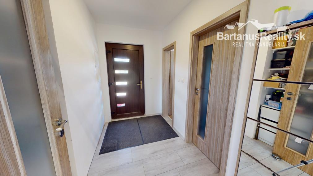 Na predaj novostavba rozmerného, 4 izbového rodinného domu s garážou v obci Trenčianske Mitice, časť Zemianske Mitice.