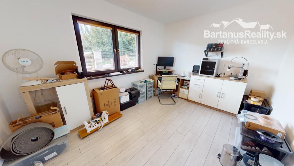 Na predaj novostavba rozmerného, 4 izbového rodinného domu s garážou v obci Trenčianske Mitice, časť Zemianske Mitice.