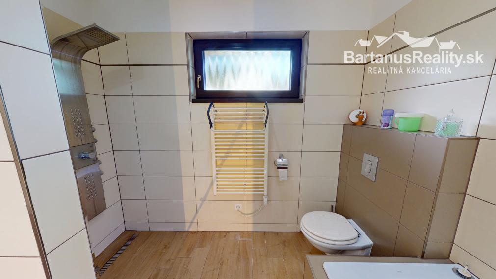 Na predaj novostavba rozmerného, 4 izbového rodinného domu s garážou v obci Trenčianske Mitice, časť Zemianske Mitice.