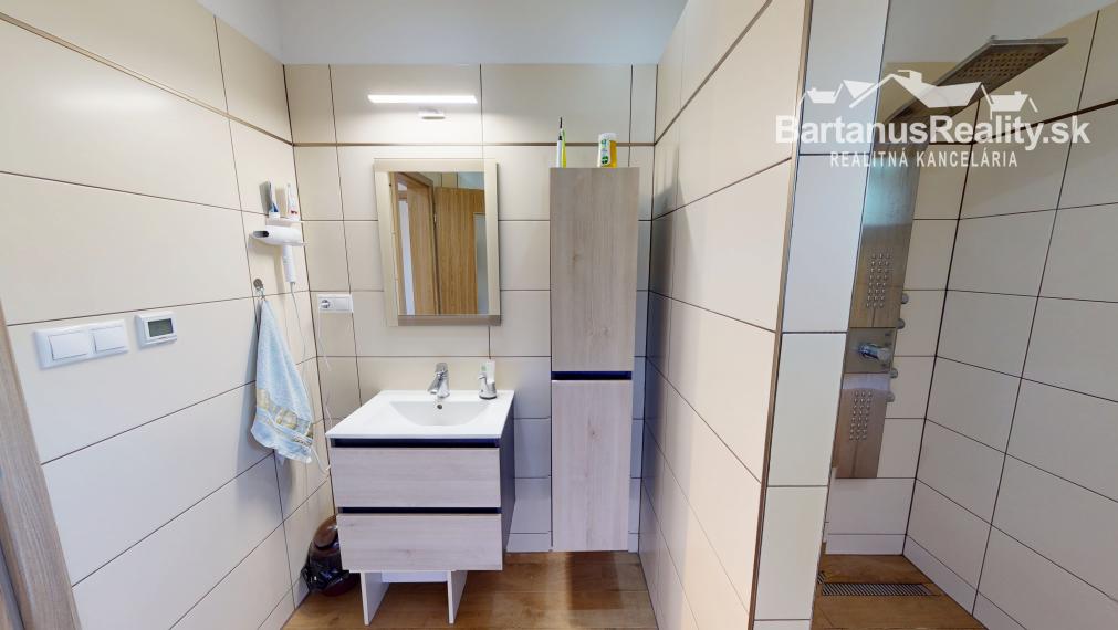 Na predaj novostavba rozmerného, 4 izbového rodinného domu s garážou v obci Trenčianske Mitice, časť Zemianske Mitice.