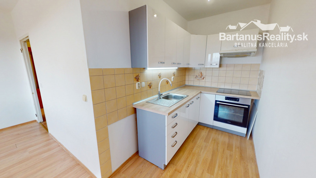 BartanusReality - !!!!! REZERVOVANÝ !!!!! zaujímavý 2 izbový byt v Trenčíne, Juh, Bazovského ulica.