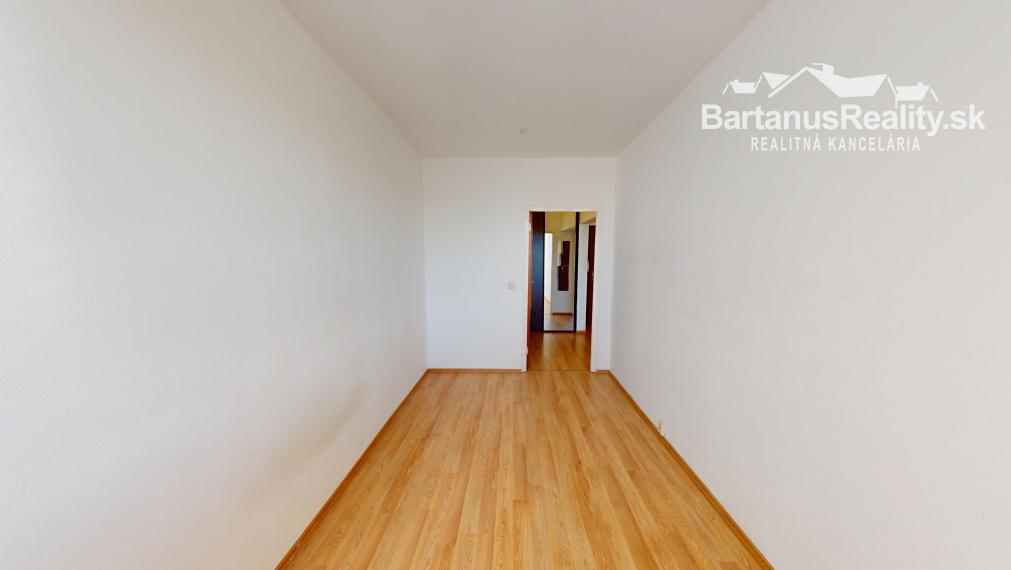 BartanusReality - !!!!! REZERVOVANÝ !!!!! zaujímavý 2 izbový byt v Trenčíne, Juh, Bazovského ulica.