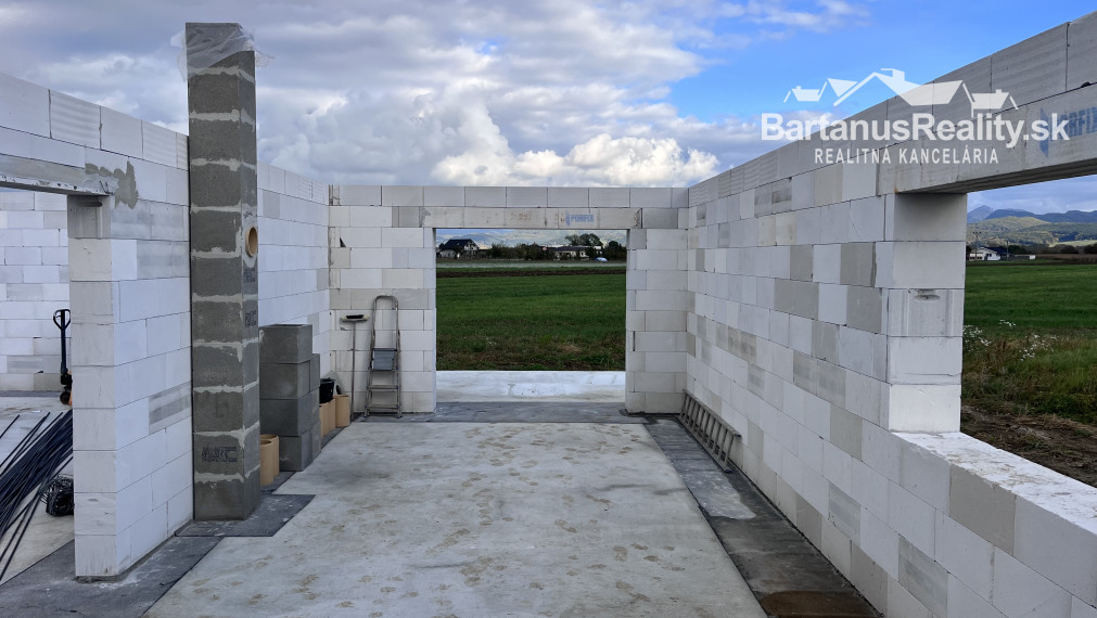 BartanusReality - Na predaj rozmerná novostavba 5 izbového rodinného domu v obci Kameničany pri Dubnici nad Váhom. Znížená cena!!!