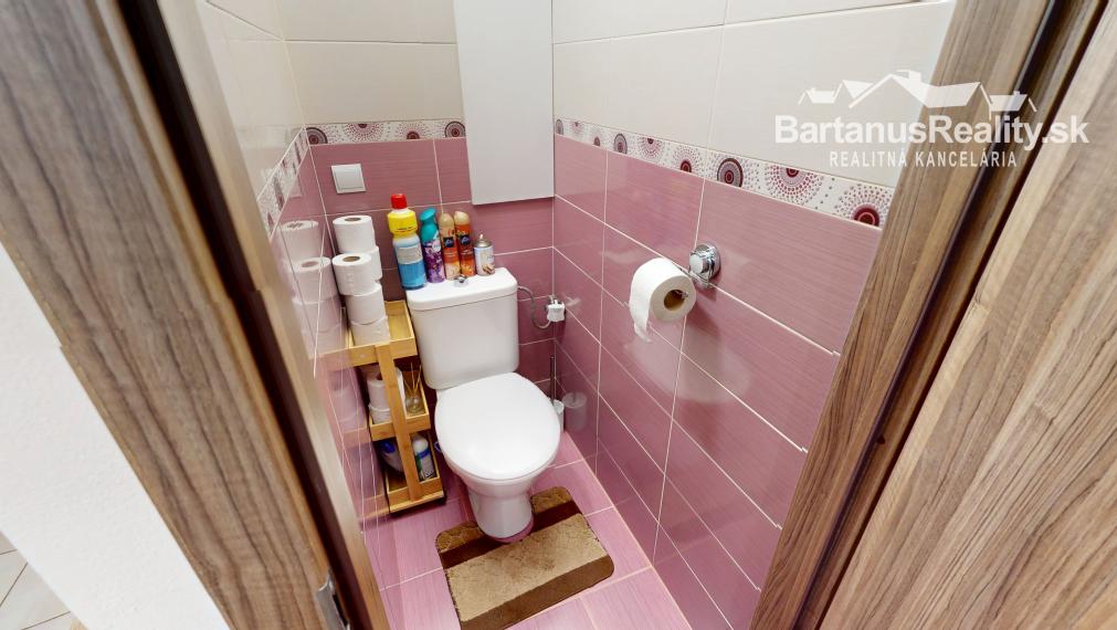 BartanusReality - Na predaj krásny, kompletne zrekonštruovaný 3 izbový byt v Trenčíne, Juh, Jána Halašu. ZNÍŽENÁ CENA!!!