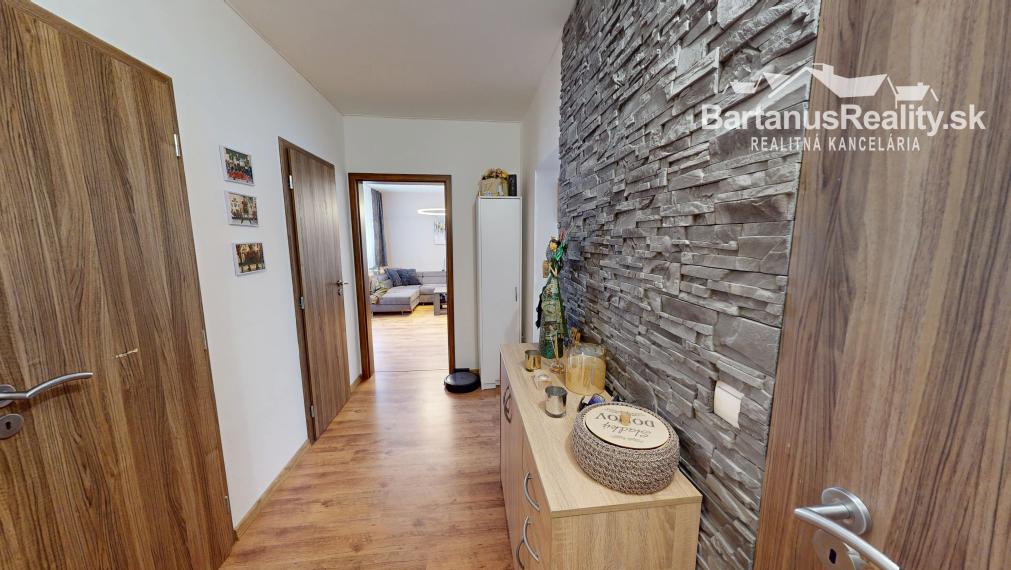BartanusReality - Na predaj krásny, kompletne zrekonštruovaný 3 izbový byt v Trenčíne, Juh, Jána Halašu. ZNÍŽENÁ CENA!!!