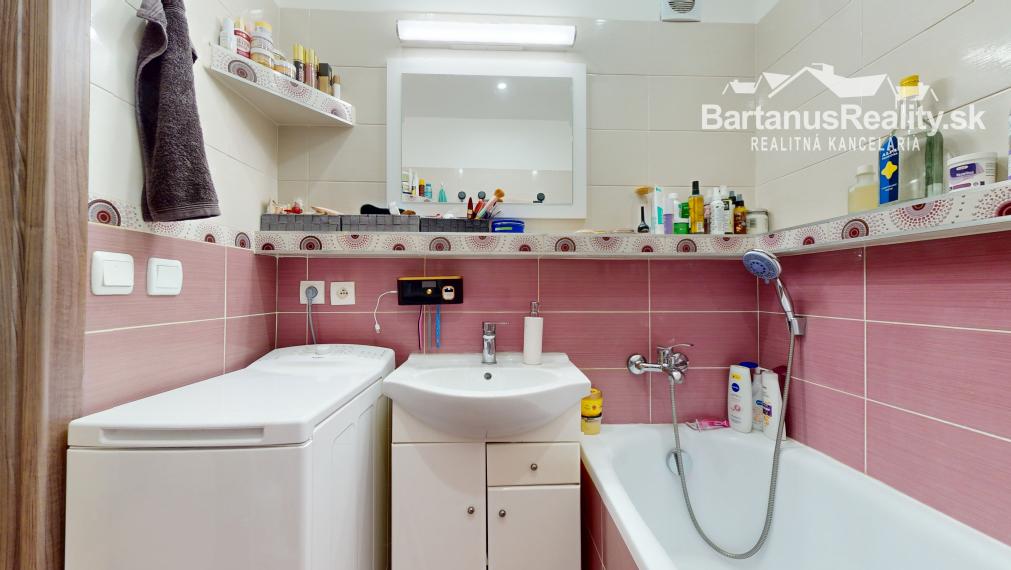 BartanusReality - Na predaj krásny, kompletne zrekonštruovaný 3 izbový byt v Trenčíne, Juh, Jána Halašu. ZNÍŽENÁ CENA!!!