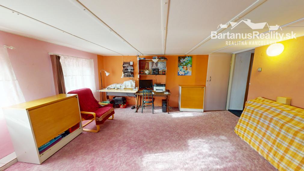 BartanusReality - Na predaj zaujímavý vidiecky, rodinný dom v obci Hrabovka pri Trenčíne.