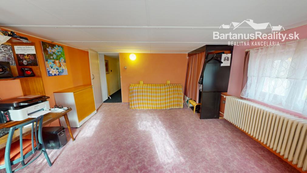 BartanusReality - Na predaj zaujímavý vidiecky, rodinný dom v obci Hrabovka pri Trenčíne.