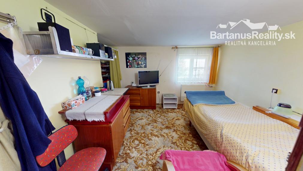 BartanusReality - Na predaj zaujímavý vidiecky, rodinný dom v obci Hrabovka pri Trenčíne.